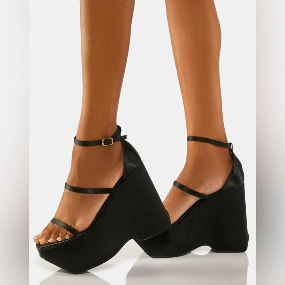 AZALEA WANG TOUCH THE SKY WEDGE SANDAL IN Black Sz 9 - Picture 2 of 9